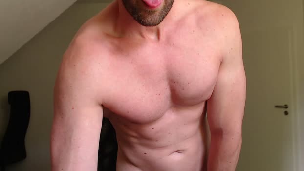 Hotbody24xxx  14-06-2023 Recorded Video fuckface