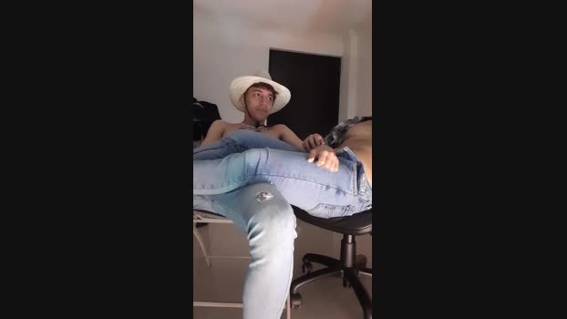 CHESTTGUYX 20-04-2024 Recorded Video XXX