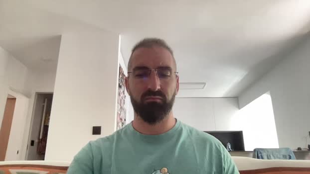 v1c70r1985 15-09-2025 Recorded Video legs