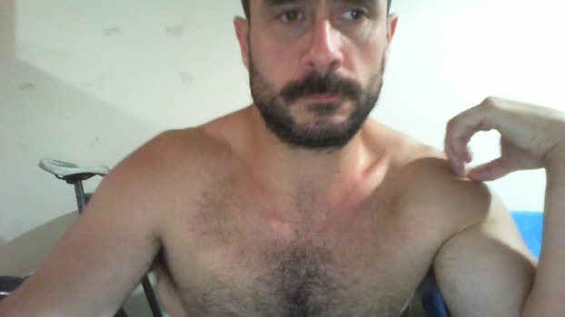 p_arg1986 10-11-2025 Recorded Video kissing