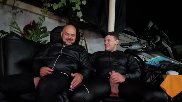 simon_and_dav1d 10-12-2025 Recorded Video kissing