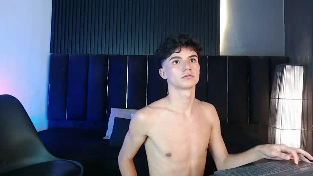 Logan_Steel Live 23-04-2026 Gay Cam moan Webcam