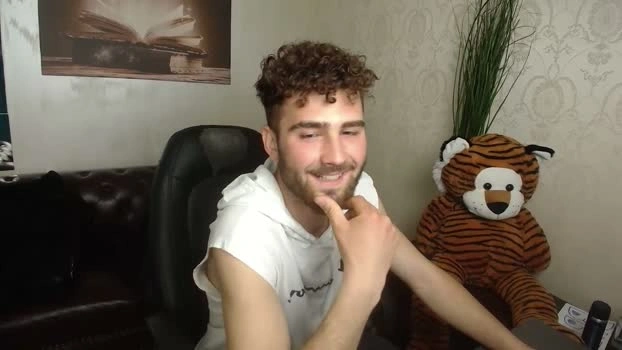 KyloEast Live 24-04-2026 Gay Cam blowjob play