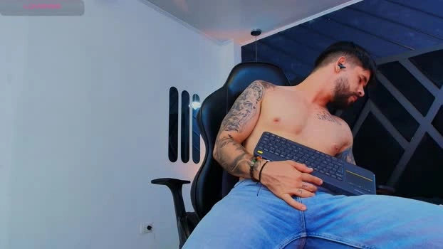 Petesevanss Live 24-04-2026 Gay Cam kiss suckshow