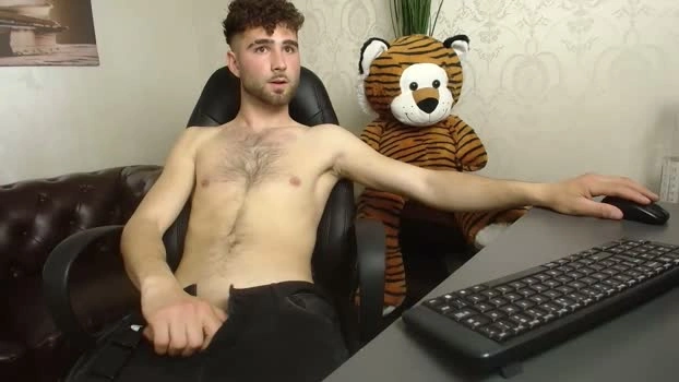 KyloEast Live 27-04-2026 Gay Cam toy deepthroat
