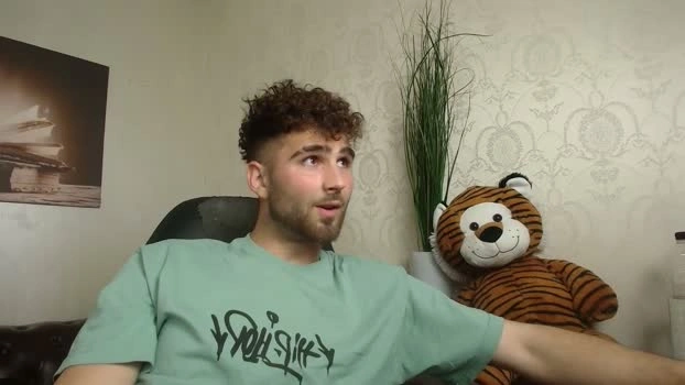 KyloEast Live 30-04-2026 Gay Cam fingering deepthroat