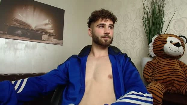 KyloEast Live 18-05-2026 Gay Cam bicurious natural
