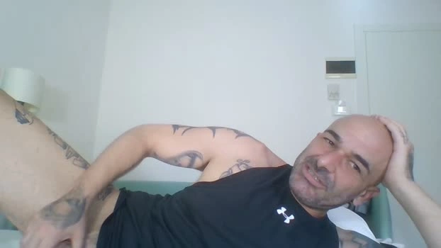 ilciuciu20 Live 21-05-2026 Gay Cam fingering legs