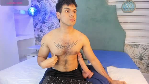 Derek_Voss Live 22-05-2026 Gay Cam beautiful play