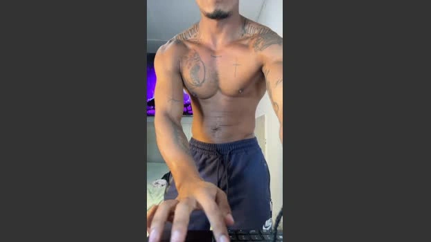Chris_fendi Live 03-06-2026 Gay Cam juicy yummy