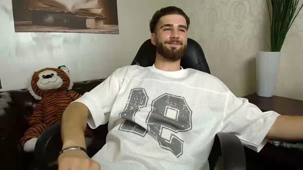 KyloEast Live 12-06-2026 Gay Cam play big