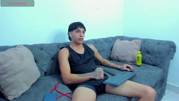 KroyWave Live 22-06-2026 Gay Cam nude legs