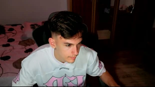 BradyFlint Live 28-06-2026 Gay Cam juicy fingering