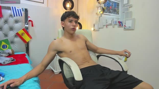 Ryan_grayx Live 28-06-2026 Gay Cam fuckher playtime