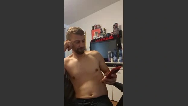 Lienlingsidiot Live 04-07-2026 Gay Cam amateur suckshow