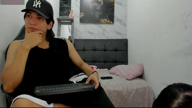 sweetauracouple Live 12-07-2026 Gay Cam sexyfeet fingers