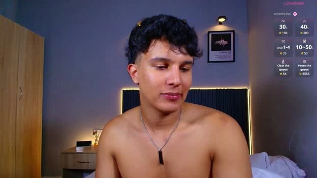 Leo_Savage Live 21-07-2026 Gay Cam cute hot
